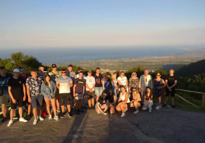 zdjęcie zbiorowe na szczycie Olimpu 1100 m n.p.m