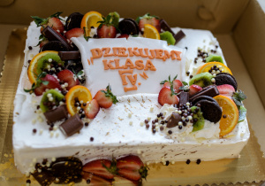 Tort pożegnalny klas maturalnych