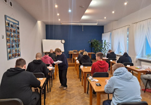 maturzyści na sali