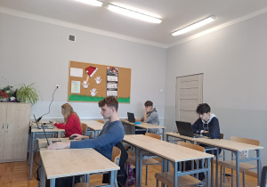 Uczniowie w trakcie egzaminu