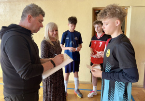 organizatorzy podczas wręczania nagród