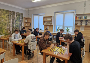 uczestnicy podczas gry