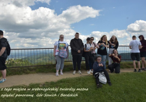 podpis na zdjęciu : z tego miejsca w srebrnogórskiej twierdzy można oglądać panoramę Gór Sowich i Bardzkich