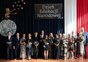Nagrodzeni nauczyciele i władze Powiatu