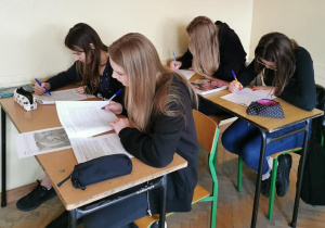 Uczniowie na zajęciach unijnych z języka polskiego