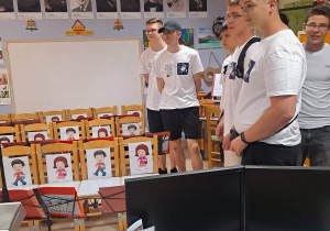 Uczniowie z wizytą w szkole partnerskiej Platon School w mieście Katerini, gdzie odbyły się warsztaty dotyczące marketingu cyfrowego