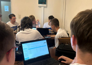 Uczniowie podczas pracy