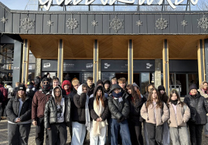 Grupa pod kolejką linową