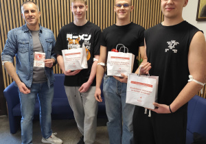 Grupa krwiodawców ze szkoły