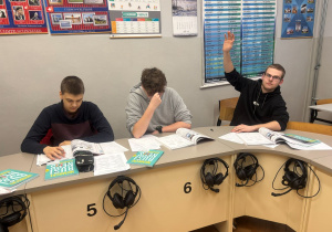 Uczniowie podczas zajęć