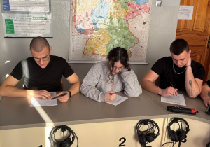 Uczniowie podczas zajęć