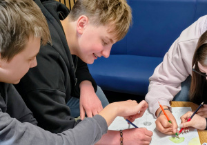 Uczniowie podczas pracy